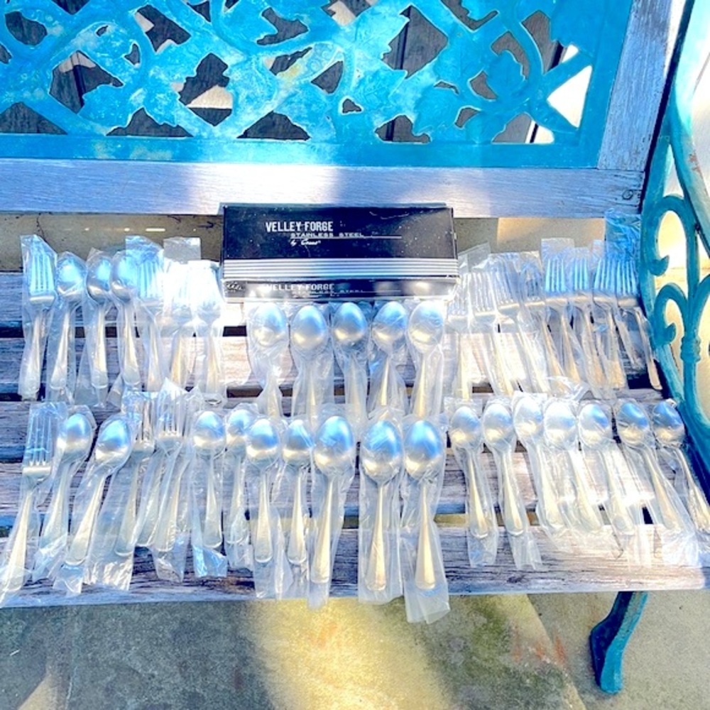 Cosmos MCM Valley Forge Stainless Flatware Silverware 40 New Pieces in Box 1966